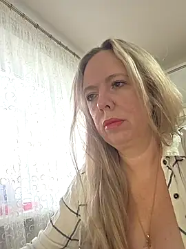 Irina3718 online show from December 2025 10:35:01 AM