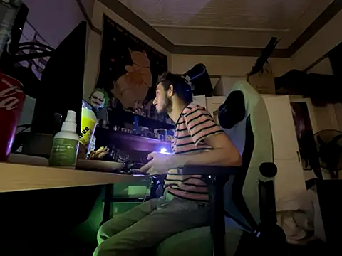 Snapshot of twink69Finger chatting on September 2025 03:46:01 PM twink69Finger online show from September 2025 03:46:01 PM