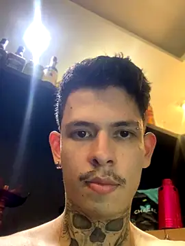 Snapshot of craxybaby chatting on December 2025 09:31:02 PM craxybaby online show from December 2025 09:31:02 PM