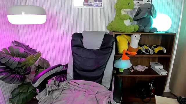 Snapshot of Miyuki_wolf chatting on October 2025 08:54:02 PM Miyuki wolf online show from October 2025 08:54:02 PM