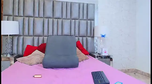 Snapshot of CamilaJohnston chatting on March 2025 08:21:01 PM CamilaJohnston online show from March 2025 08:21:01 PM