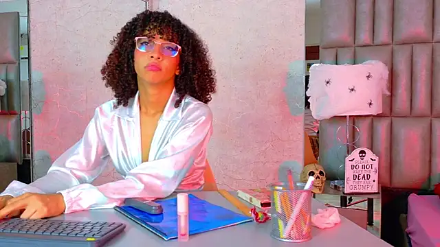 Snapshot of CamilaJohnston chatting on October 2025 08:51:01 PM CamilaJohnston online show from October 2025 08:51:01 PM