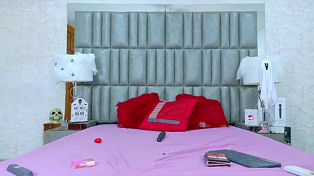 Snapshot of CamilaJohnston chatting on October 2025 08:32:02 PM CamilaJohnston online show from October 2025 08:32:02 PM