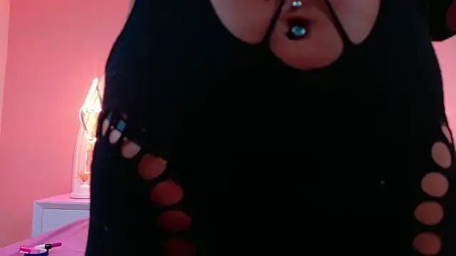 Snapshot of CamilaJohnston chatting on December 2025 04:58:01 PM CamilaJohnston online show from December 2025 04:58:01 PM