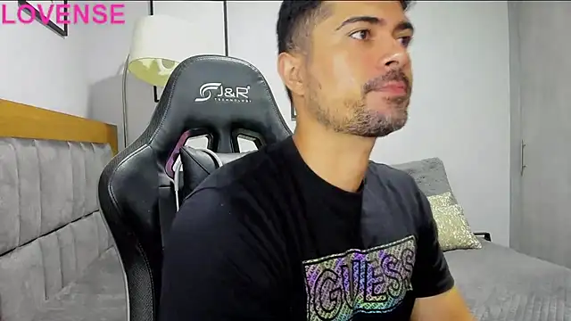 Snapshot of Dante_Storm chatting on October 2025 04:52:01 AM Dante Storm online show from October 2025 04:52:01 AM