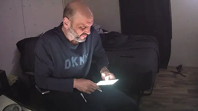 Muffdiver718 online show from April 2026 06:40:01 AM