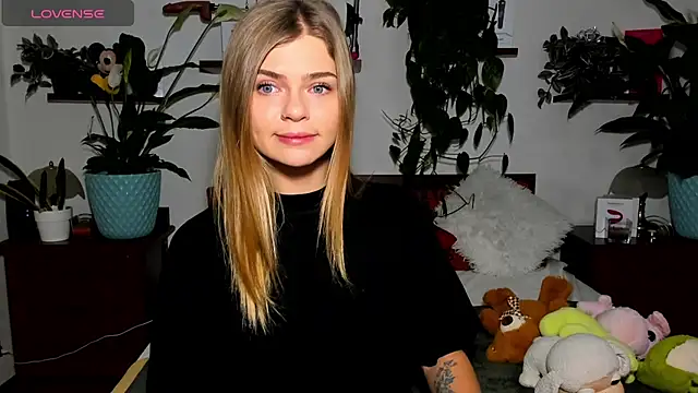 HaleyReedme online show from November 2025 08:25:01 AM