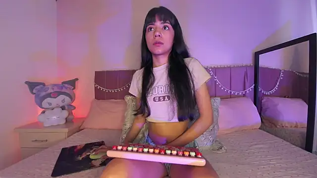 kitty-kryss online show from October 2025 12:30:01 PM