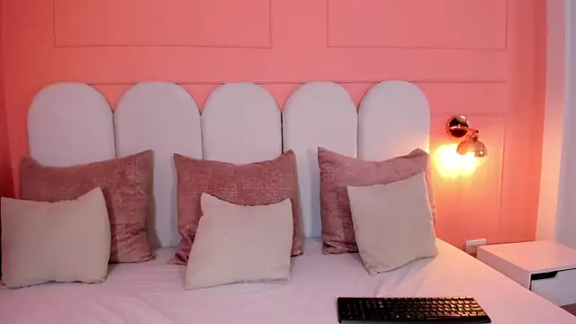 eva sainnt online show from November 2025 02:25:01 AM