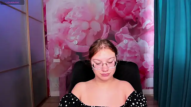 AngelinaLow online show from October 2025 05:28:02 AM