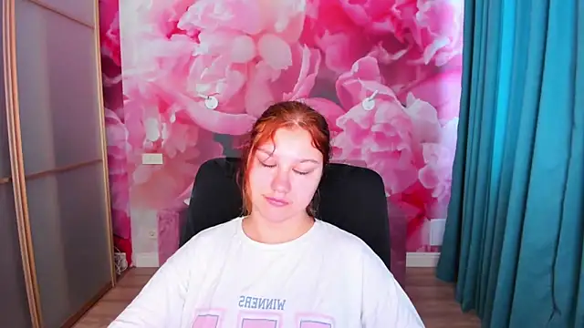 AngelinaLow online show from June 2026 05:33:02 AM