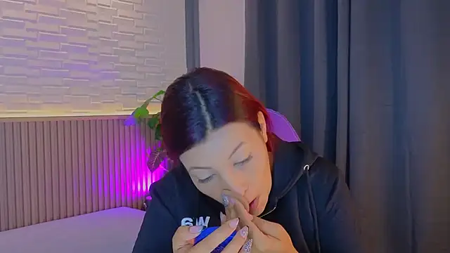 Snapshot of TiffanyWalk chatting on October 2025 11:07:01 AM TiffanyWalk online show from October 2025 11:07:01 AM