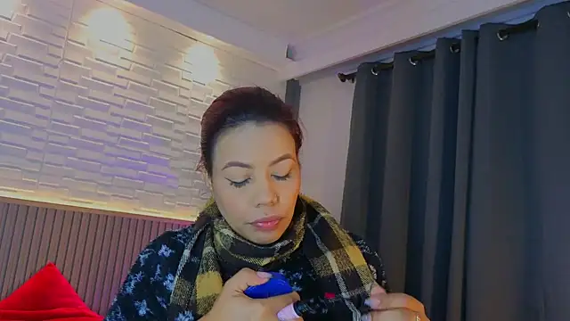 Snapshot of TiffanyWalk chatting on October 2025 11:19:01 AM TiffanyWalk online show from October 2025 11:19:01 AM