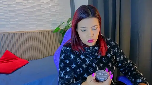 Snapshot of TiffanyWalk chatting on October 2025 10:57:02 AM TiffanyWalk online show from October 2025 10:57:02 AM