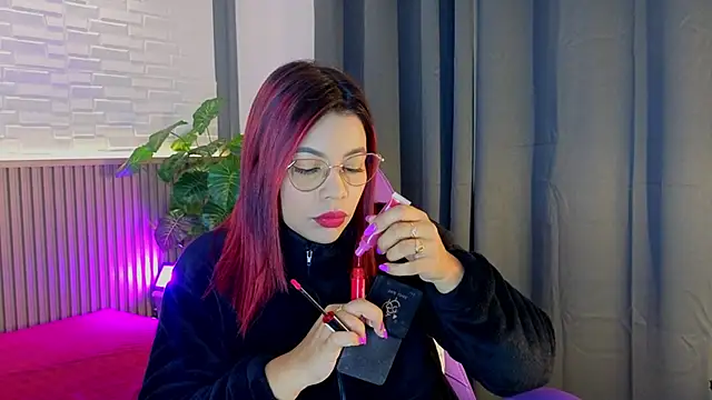 Snapshot of TiffanyWalk chatting on October 2025 11:11:01 AM TiffanyWalk online show from October 2025 11:11:01 AM