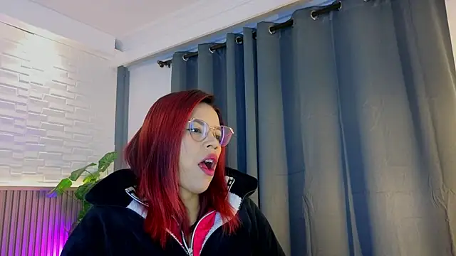 Snapshot of TiffanyWalk chatting on October 2025 10:48:01 AM TiffanyWalk online show from October 2025 10:48:01 AM