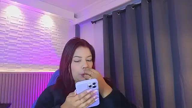 Snapshot of TiffanyWalk chatting on December 2025 10:44:02 AM TiffanyWalk online show from December 2025 10:44:02 AM