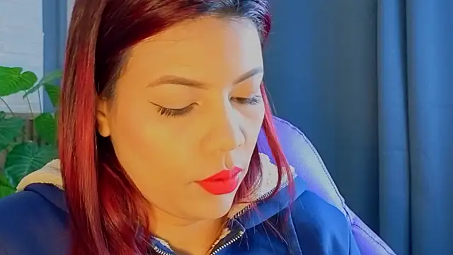 Snapshot of TiffanyWalk chatting on February 2026 12:37:01 PM TiffanyWalk online show from February 2026 12:37:01 PM