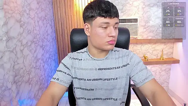 AndrewPeach  online show from September 2025 07:57:01 PM