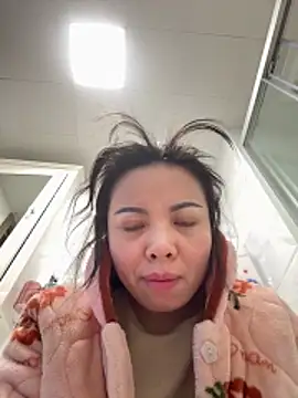 Snapshot of aa520uv chatting on December 2025 01:33:01 AM aa520uv online show from December 2025 01:33:01 AM