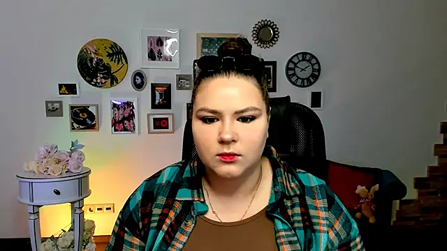 Snapshot of FlorenceAnderson chatting on March 2025 09:45:01 AM FlorenceAnderson online show from March 2025 09:45:01 AM