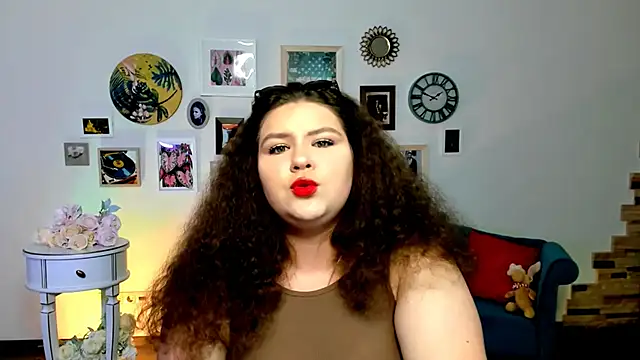 Snapshot of FlorenceAnderson chatting on March 2025 03:53:02 PM FlorenceAnderson online show from March 2025 03:53:02 PM