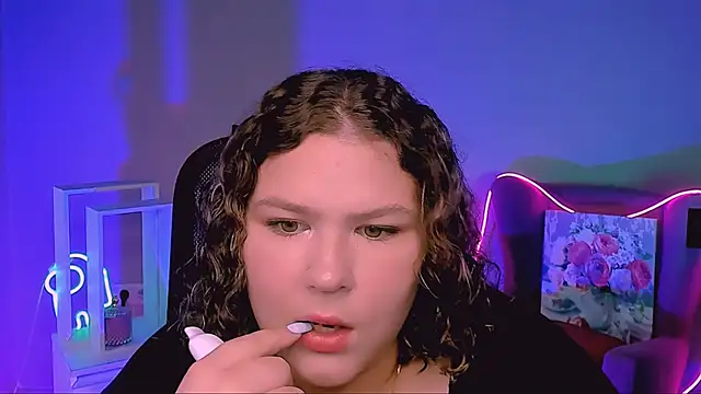 Snapshot of FlorenceAnderson chatting on September 2025 09:08:02 AM FlorenceAnderson online show from September 2025 09:08:02 AM