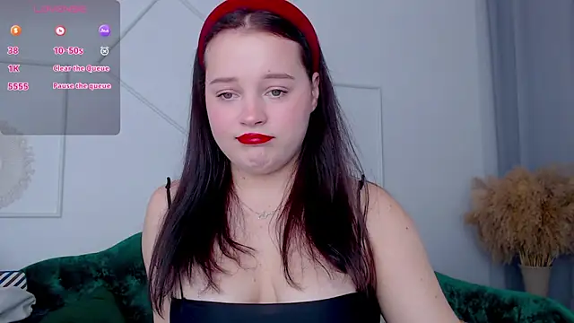 Cute kitty- online show from October 2025 10:05:01 PM