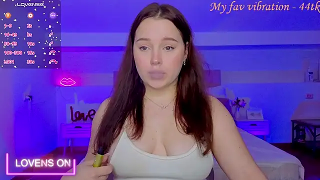 Cute kitty- online show from November 2025 07:08:02 AM