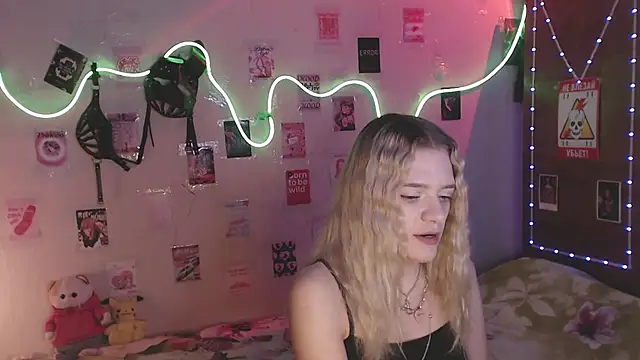 Snapshot of Your_Horny_Friends chatting on November 2025 10:26:02 AM Your Horny Friends online show from November 2025 10:26:02 AM