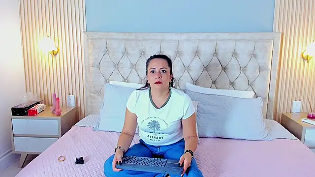 Hera goddesss online show from September 2025 03:48:02 PM