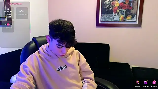 Snapshot of lukeboyce33 chatting on October 2025 12:29:01 AM lukeboyce33 online show from October 2025 12:29:01 AM