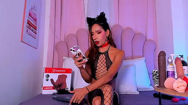 NicoleMadrird online show from May 2026 12:10:01 PM