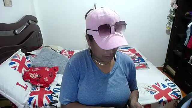 Tu-Reina online show from October 2025 06:58:02 PM