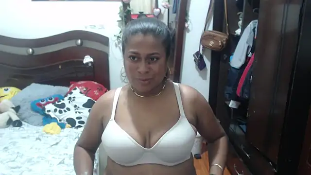 Tu-Reina online show from February 2026 09:51:02 PM