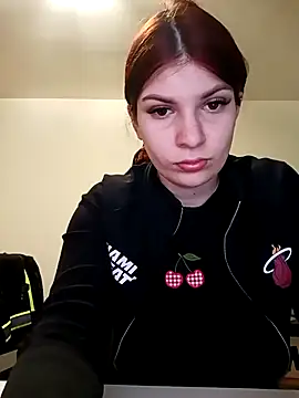 MeCherryy online show from April 2026 04:42:02 PM