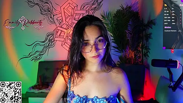 Emmi Roberts online show from May 2026 01:32:02 AM