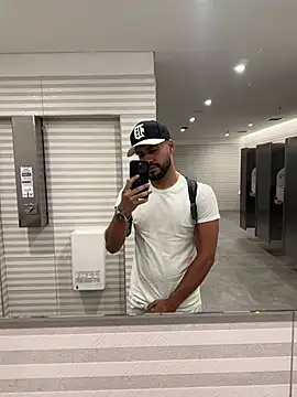 Snapshot of Leon__Hart_ chatting on July 2026 06:25:01 PM Leon Hart online show from July 2026 06:25:01 PM