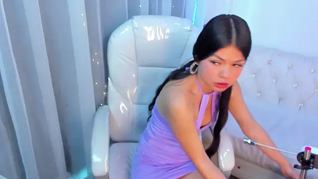 Pretty Johnson  online show from October 2025 12:39:01 PM