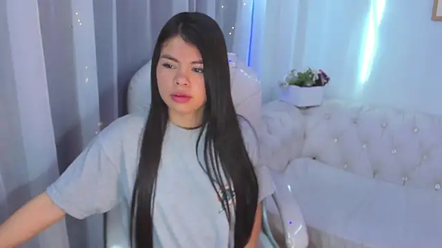 Pretty Johnson  online show from October 2025 01:12:02 PM