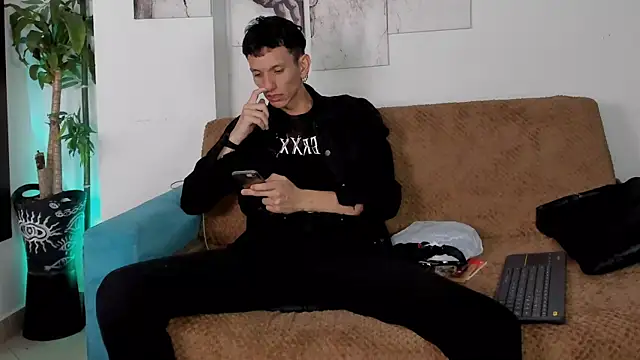 Giotrashy online show from December 2025 12:16:02 AM