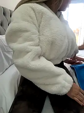 Alyssa 76 online show from November 2025 03:33:01 PM