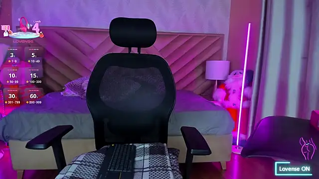 Snapshot of alice_kingsley_ chatting on December 2025 08:58:01 PM alice kingsley online show from December 2025 08:58:01 PM