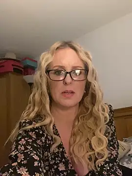 Snapshot of Mistress-LillyRose chatting on March 2025 04:11:02 PM Mistress-LillyRose online show from March 2025 04:11:02 PM