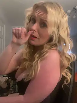 Snapshot of Mistress-LillyRose chatting on March 2025 04:02:02 PM Mistress-LillyRose online show from March 2025 04:02:02 PM