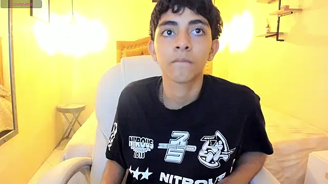 Snapshot of Matty_Sparkk chatting on March 2025 01:23:01 PM Matty Sparkk online show from March 2025 01:23:01 PM