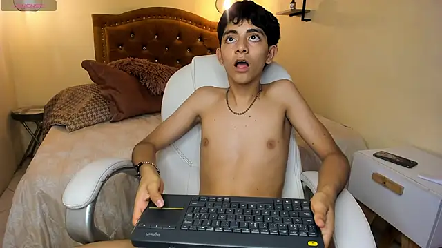 Snapshot of Matty_Sparkk chatting on March 2025 04:29:02 PM Matty Sparkk online show from March 2025 04:29:02 PM