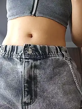 Snapshot of Miss-Dannie chatting on December 2025 04:34:01 PM Miss-Dannie online show from December 2025 04:34:01 PM