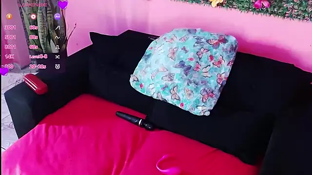 Snapshot of DianaGom chatting on October 2025 11:53:01 AM DianaGom online show from October 2025 11:53:01 AM