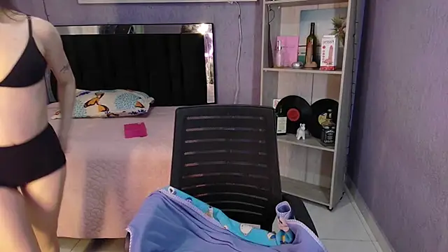 Snapshot of sweet_c4ndy chatting on October 2025 01:18:01 AM sweet c4ndy online show from October 2025 01:18:01 AM